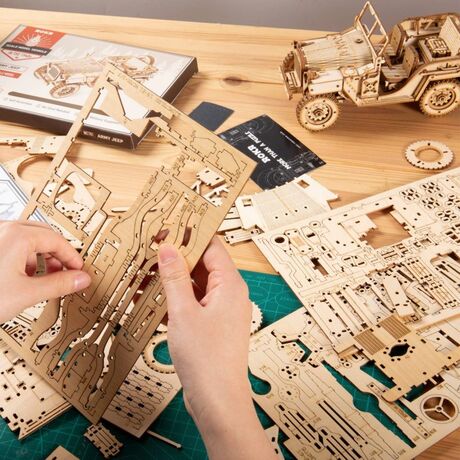 ROBOTIME Army Field Car MC701